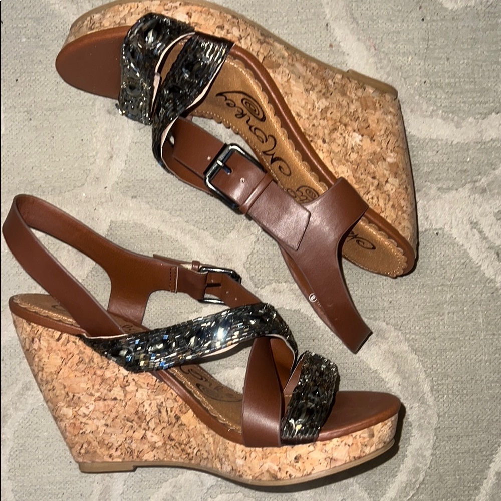NWT🌷BUCKLE NAUGHTY MONKEY🌷Brown beaded cork wedge sandal